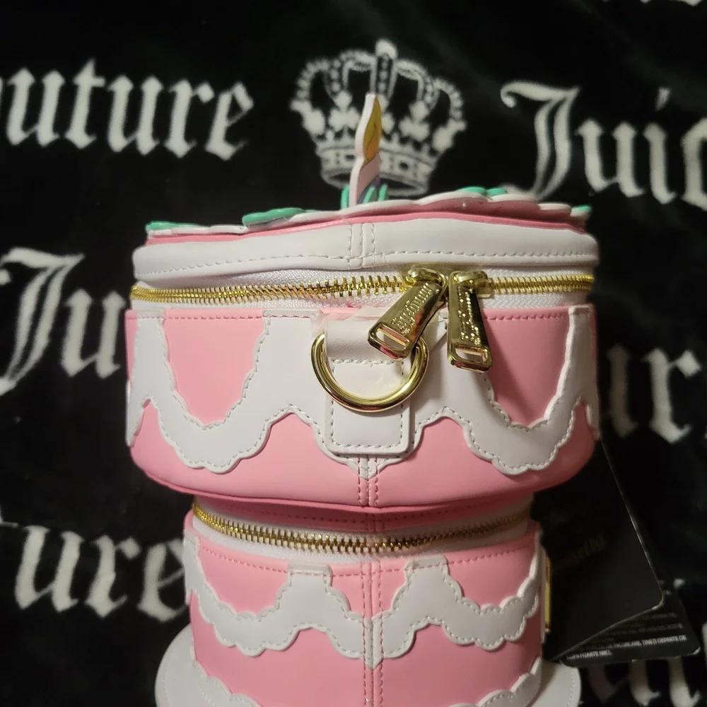 Loungefly Alice In Wonderland Unbirthday Cake Bam Exclusive Crossbody. - Picture 3 of 9